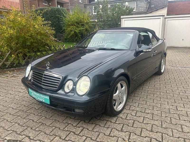 Blau Gebraucht 2000 Mercedes CLK320 Avantgarde Cabrio | 5.950 € (Fairer Preis) - Bild 1/4