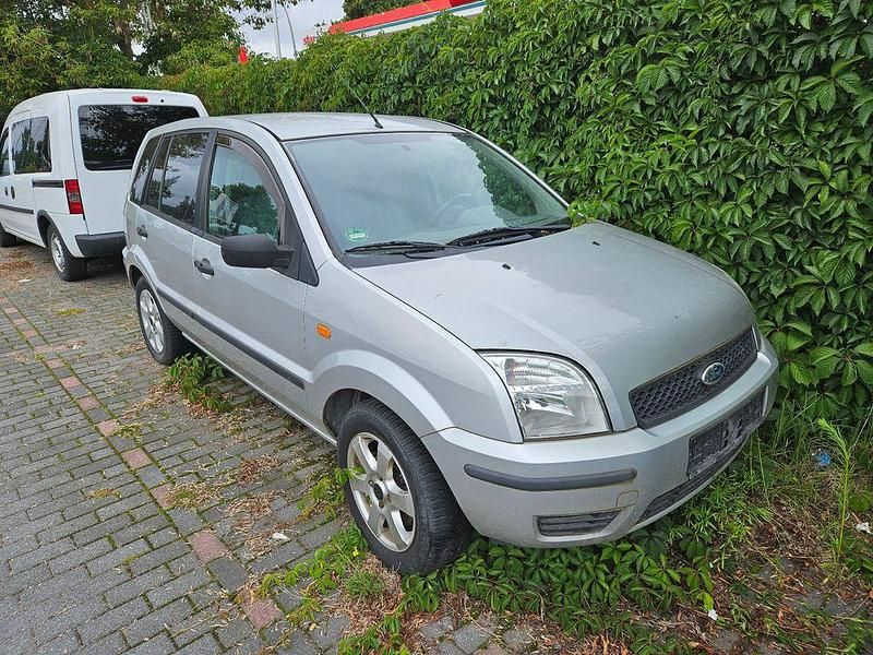 Silber Gebraucht 2004 Ford Fusion Viva Limousine | 1.999 € (Guter Preis) - Bild 1/4