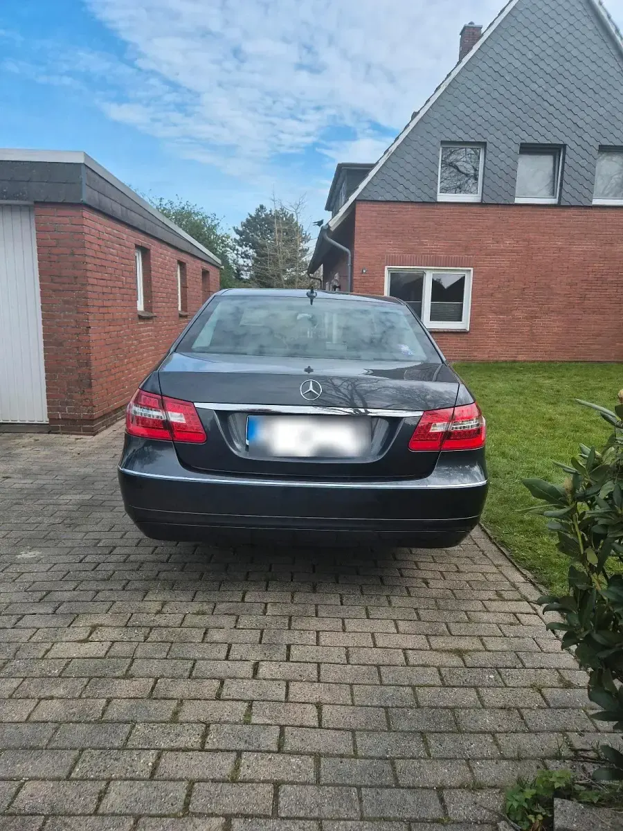 Gebraucht Mercedes E200 136 PS (100 kW) 2010 Grau Limousine
