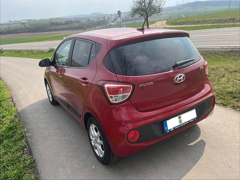 Gebraucht Hyundai i10 Style 87 PS (63 kW) 2018 Rot Kleinwagen