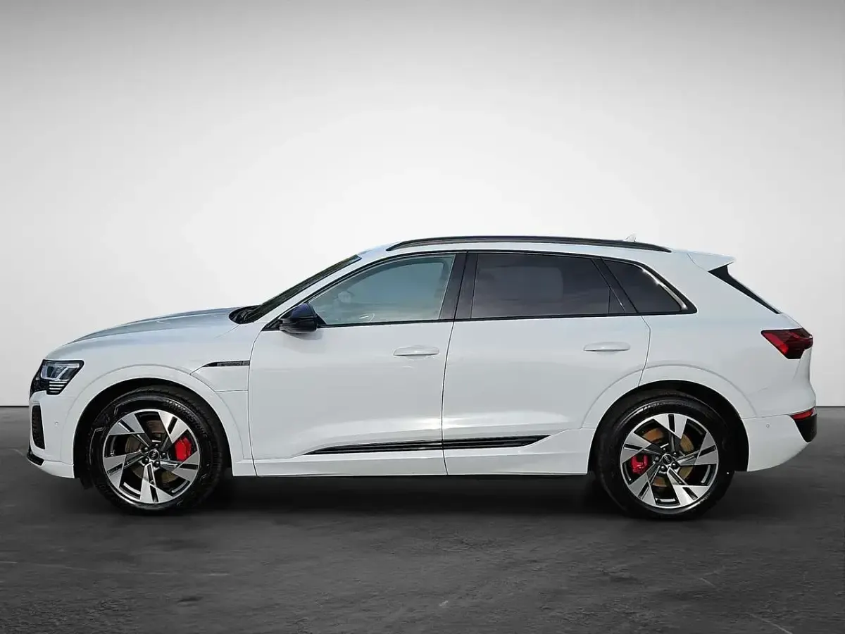 Gebraucht Audi Q8 e-tron S-Line 250 kW (340 PS) 2023 Gletscherweiß metallic SUV