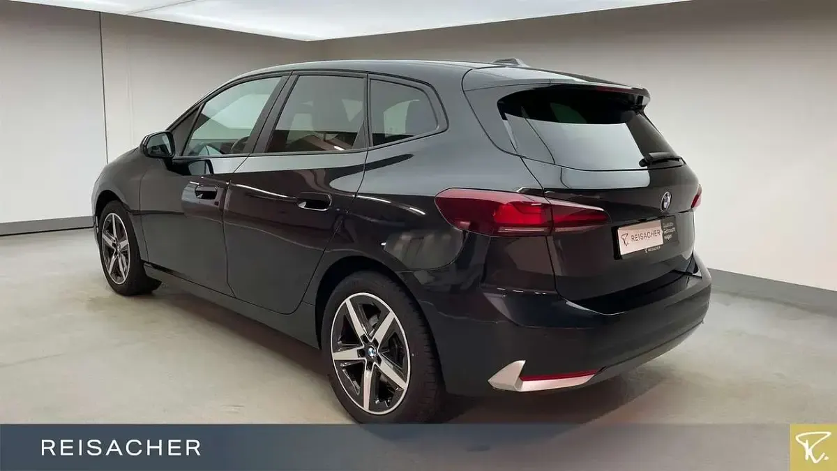 Gebraucht BMW 220 Active Tourer Sport Line 156 PS (114 kW) 2022 Schwarz Van / Kleinbus