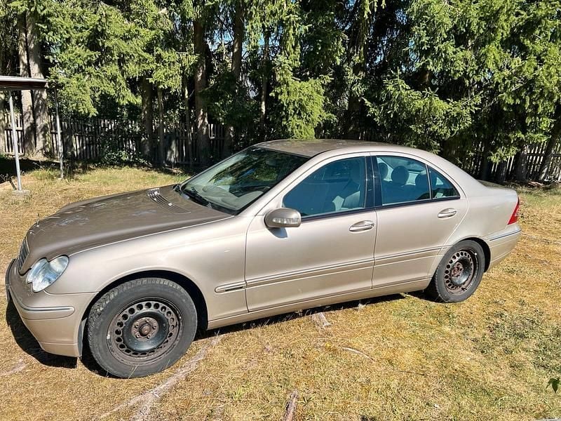 Gold Gebraucht 2000 Mercedes C320 Limousine | 5.500 € - Bild 1/4