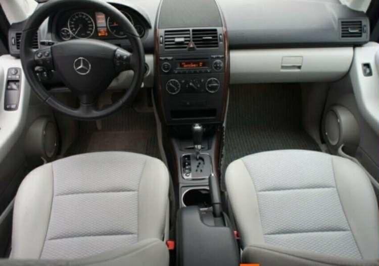 Gebraucht Mercedes A160 Elegance 82 PS (60 kW) 2010 Silber Limousine