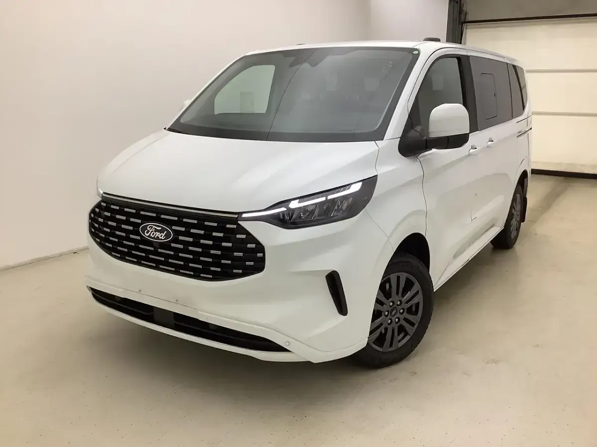 Gebraucht Ford Tourneo Custom Titanium 136 PS (100 kW) 2025 Weiß Van