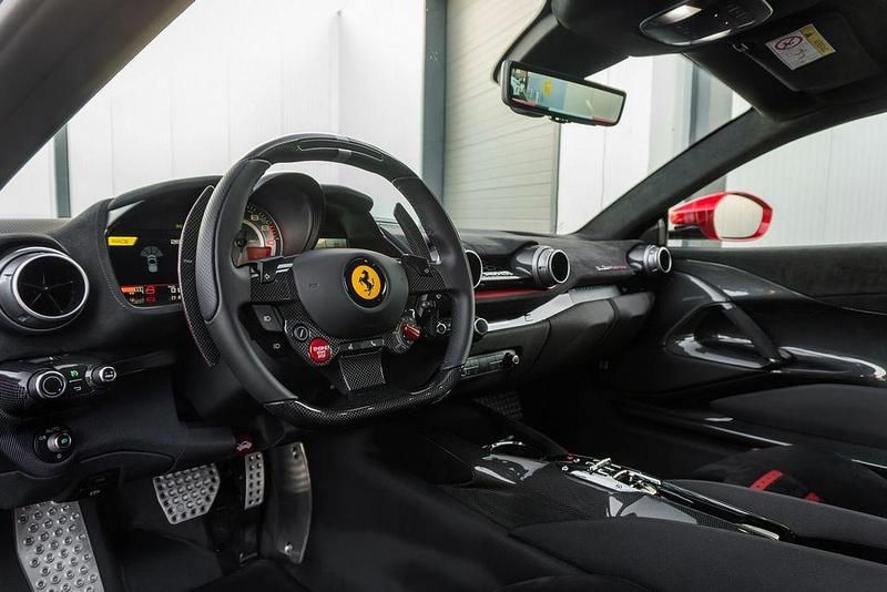 Second-hand Ferrari 812 829 CP (609 kW) 2023 Roșu