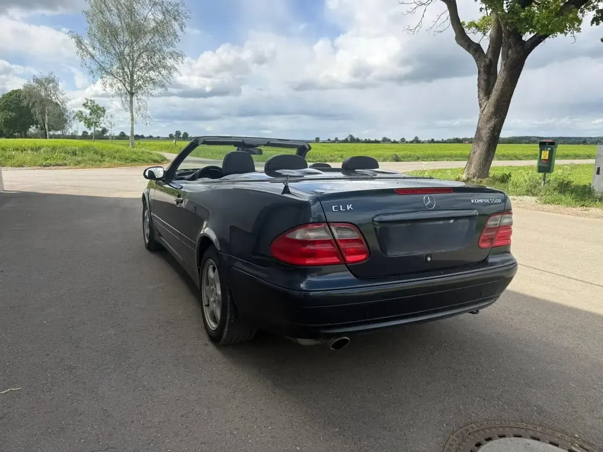 Gebraucht Mercedes CLK230 193 PS (141 kW) 1999 Schwarz Cabrio