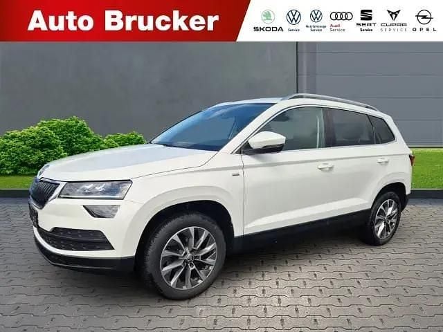 Weiss Gebraucht 2021 Skoda Karoq Clever SUV | 24.670 € (Fairer Preis) - Bild 1/4