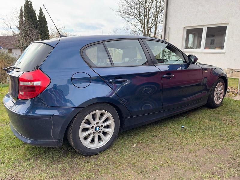 Blau Gebraucht 2011 BMW 120 Kleinwagen | 3.500 € (Fairer Preis) - Bild 1/4