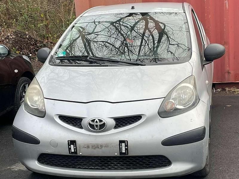 Silber Gebraucht 2008 Toyota Aygo Kleinwagen | 2.600 € (Fairer Preis) - Bild 1/4