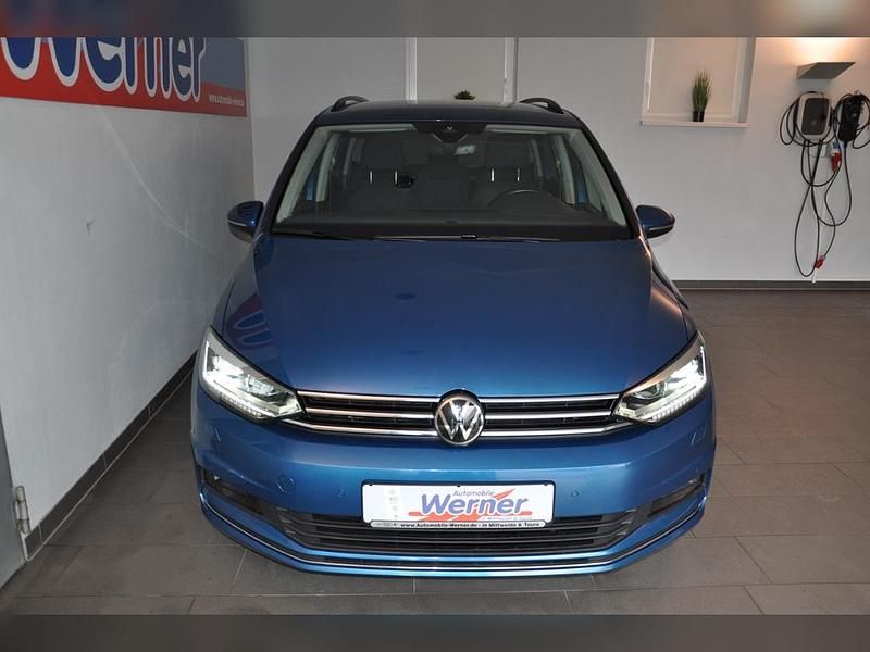 Gebraucht VW Touran Highline 150 PS (110 kW) 2023 Blau Van / Kleinbus