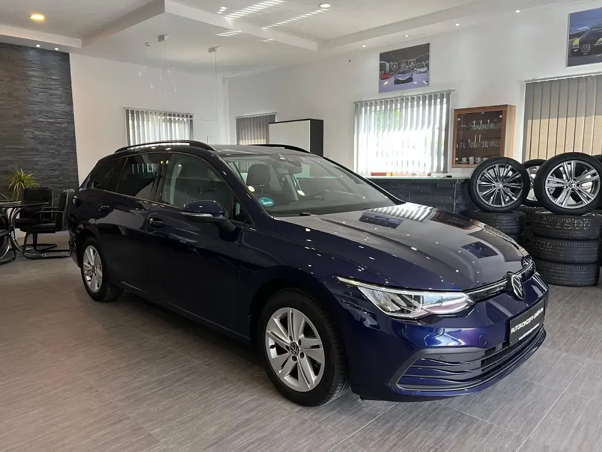 Gebraucht VW Golf VIII 150 PS (110 kW) 2021 Blau Kombi