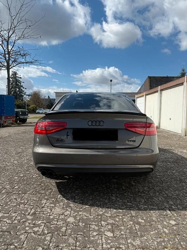 Gebraucht Audi A4 170 PS (125 kW) 2013 Grau Limousine