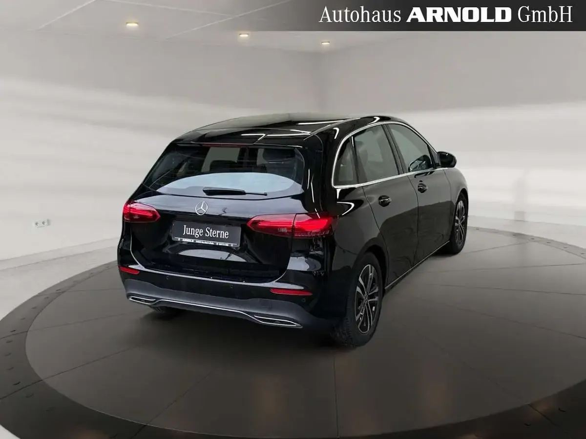 Gebraucht Mercedes B200 Progressive 150 PS (110 kW) 2024 Schwarz (nachtschwarz) Kleinwagen