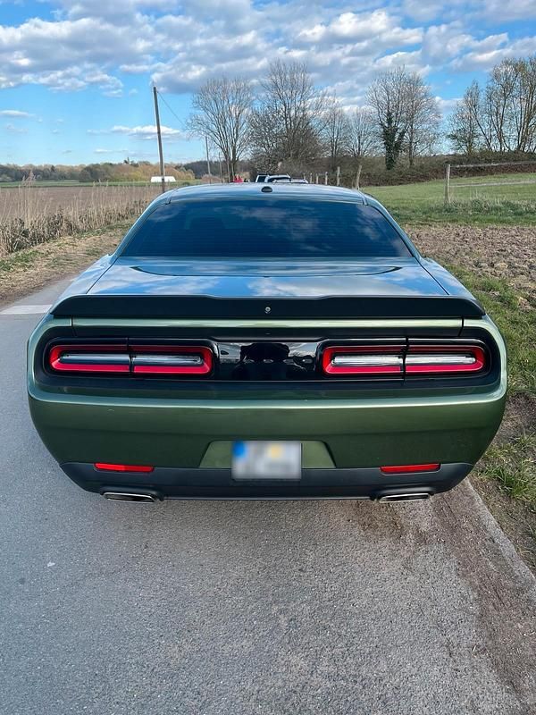 Gebraucht Dodge Challenger SXT 309 PS (227 kW) 2021 Grün Coupé