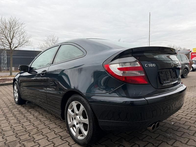 Gebraucht Mercedes C180 143 PS (105 kW) 2007 Blau Coupé