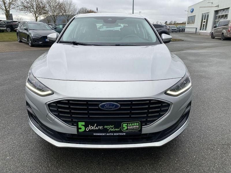Gebraucht Ford Focus Titanium 125 PS (91 kW) 2023 Polarsilber (metallic) Limousine