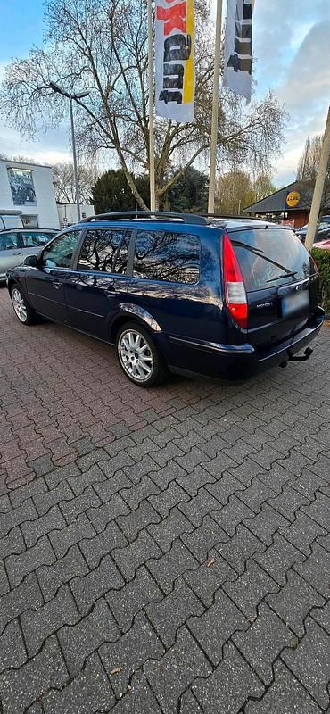 Gebraucht Ford Mondeo 125 PS (91 kW) 2001 Blau Kombi