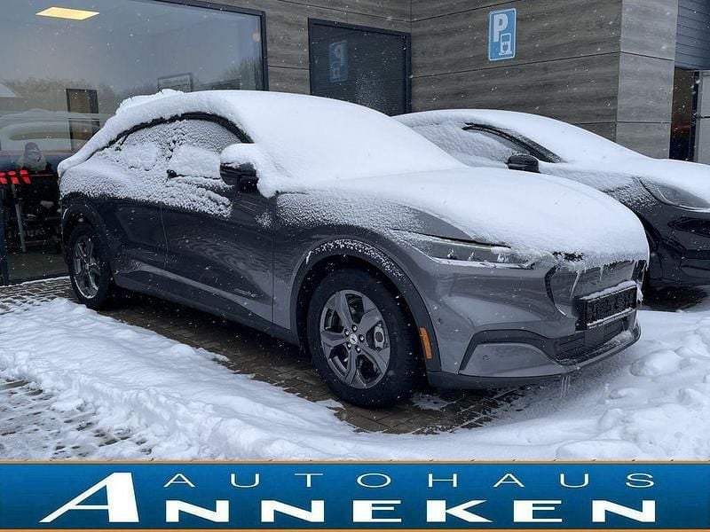 Carbonized gray/asher gray Gebraucht 2024 Ford Mustang Mach-E SUV | 34.650 € (Superpreis) - Bild 1/1