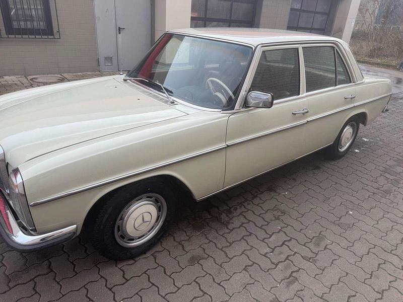 Gebraucht Mercedes E230 120 PS (88 kW) 1974 Weiß Limousine
