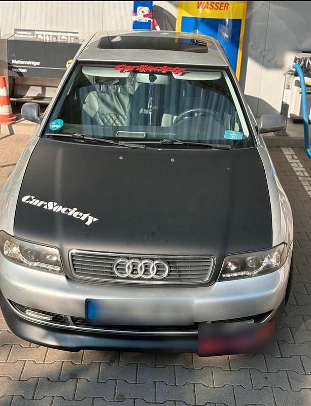 Second-hand Audi A4 125 CP (91 kW) 1994 Gri Berlinǎ