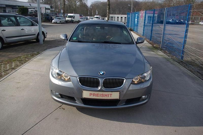 Grau Gebraucht 2009 BMW 330 Cabriolet Sport Line Cabrio | 15.500 € (Fairer Preis) - Bild 1/4