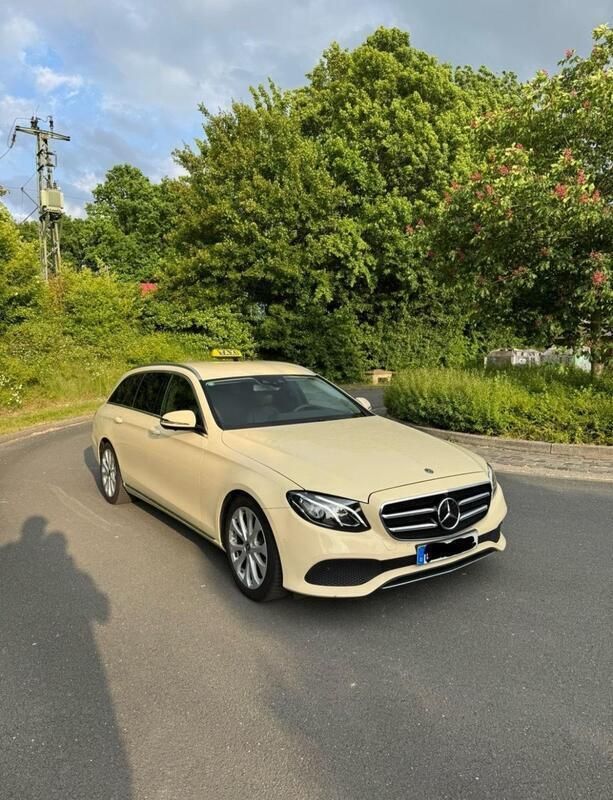 Gebraucht 2019 Mercedes E200 Kombi | 20.000 € - Bild 1/4