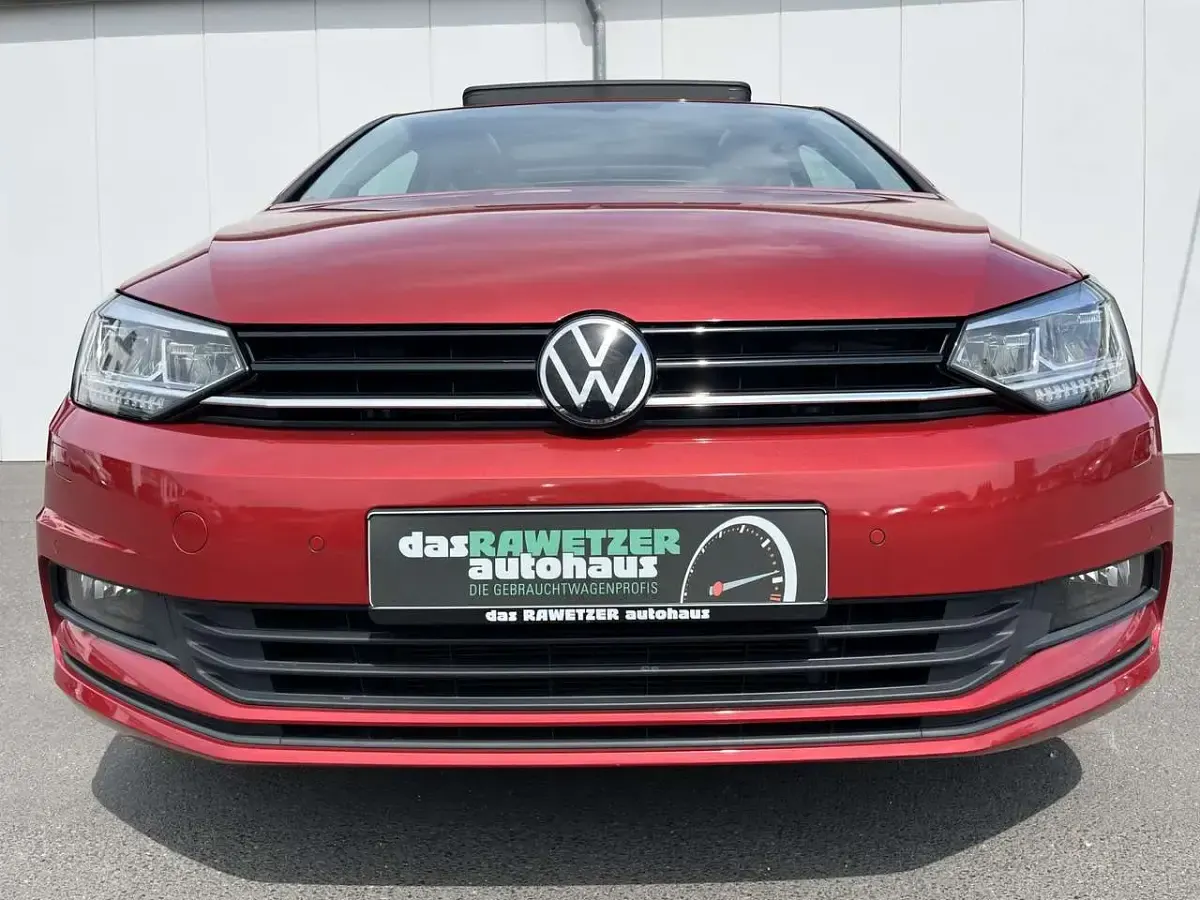 Gebraucht VW Touran Highline 150 PS (110 kW) 2022 Rot Van / Kleinbus