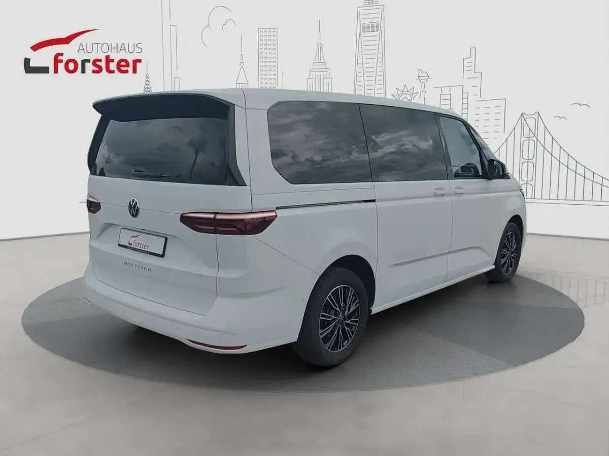 Gebraucht VW Multivan 150 PS (110 kW) 2024 Weiß Van / Kleinbus