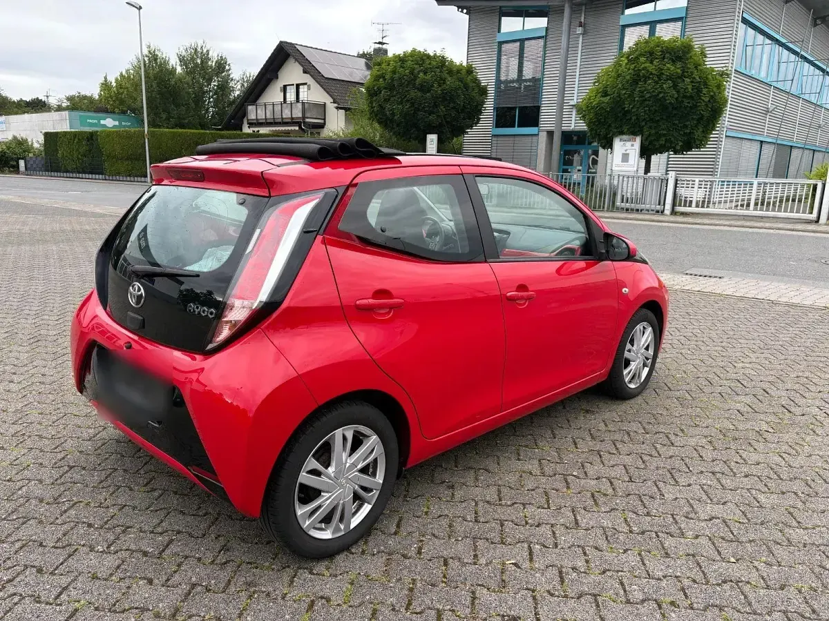 Gebraucht Toyota Aygo X-cite 69 PS (50 kW) 2015 Rot Kleinwagen
