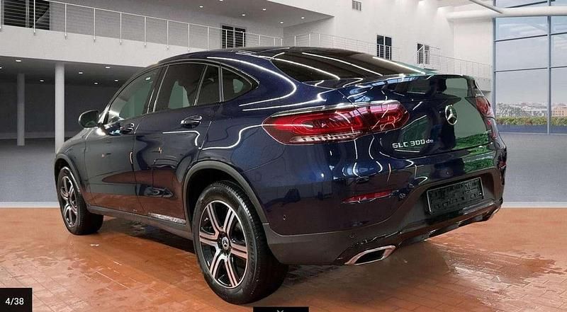 Cavansitblau (metallic) Gebraucht 2022 Mercedes GLC300e Night Coupé | 40.190 € (Guter Preis) - Bild 1/3