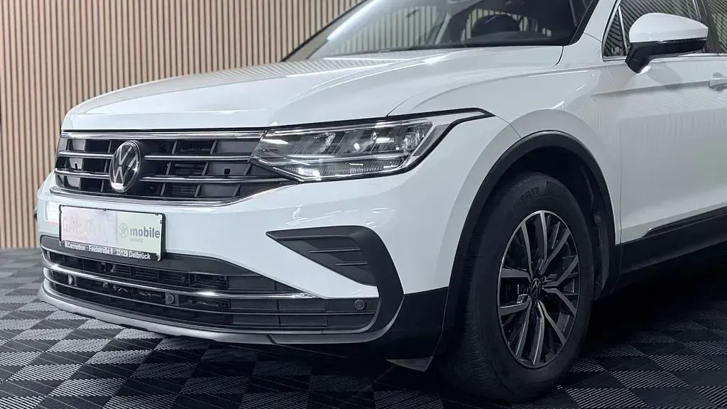 Gebraucht VW Tiguan Life 150 PS (110 kW) 2022 Pure white SUV