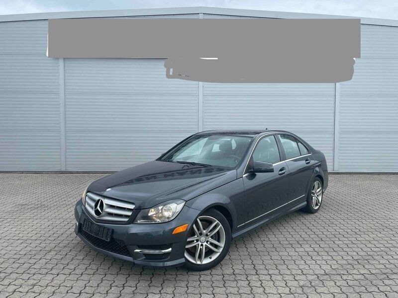 Grau Gebraucht 2013 Mercedes C300 Avantgarde Limousine | 11.950 € - Bild 1/4