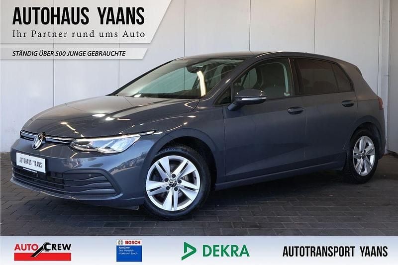 Grau Gebraucht 2020 VW Golf VIII Life Limousine | 18.389 € (Guter Preis) - Bild 1/4