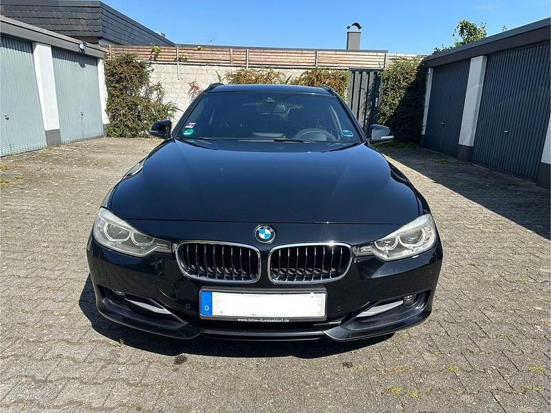 Schwarz Gebraucht 2013 BMW 318 Sport Line Kombi | 10.900 € (Fairer Preis) - Bild 1/4