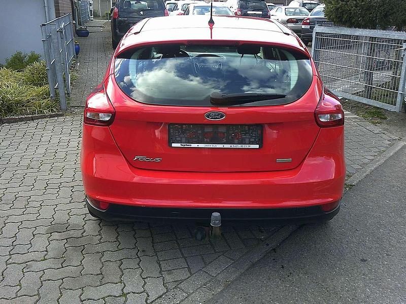 Brugt Ford Focus Trend 125 HK (91 kW) 2015 Rød Hatchback