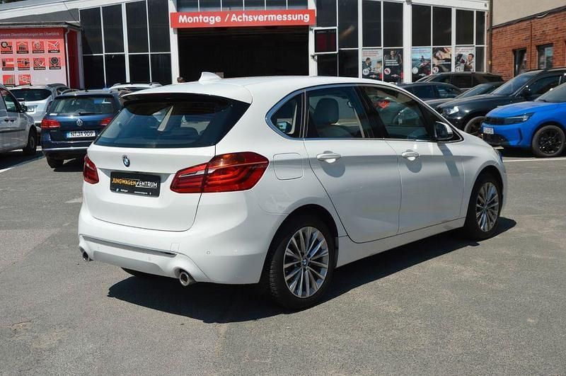 Gebraucht BMW 220 Luxury Line 178 PS (130 kW) 2021 Alpinweiss iii Van / Kleinbus