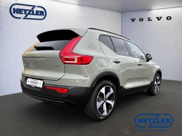 Gebraucht Volvo XC40 Plus 197 PS (144 kW) 2024 Sage green / metallic SUV