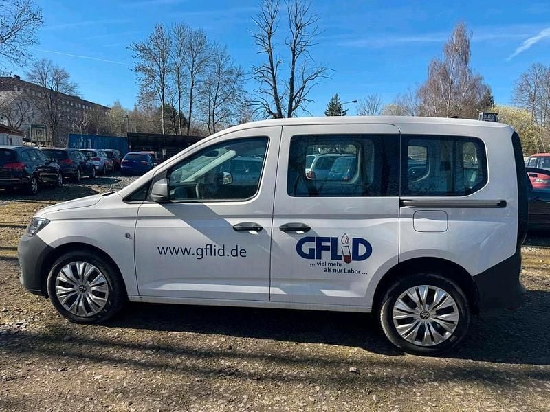 Gebraucht VW Caddy 102 PS (75 kW) 2022 Weiß Van / Kleinbus