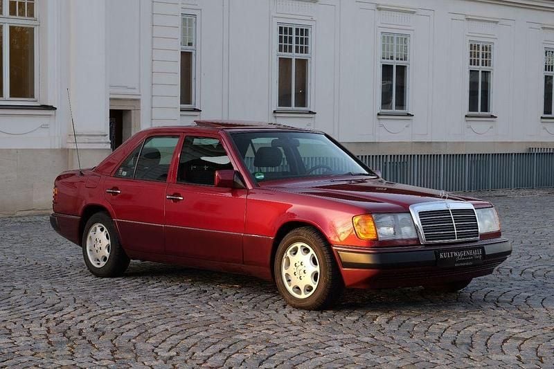 Rot Gebraucht 1993 Mercedes E400 Limousine | 34.900 € - Bild 1/4