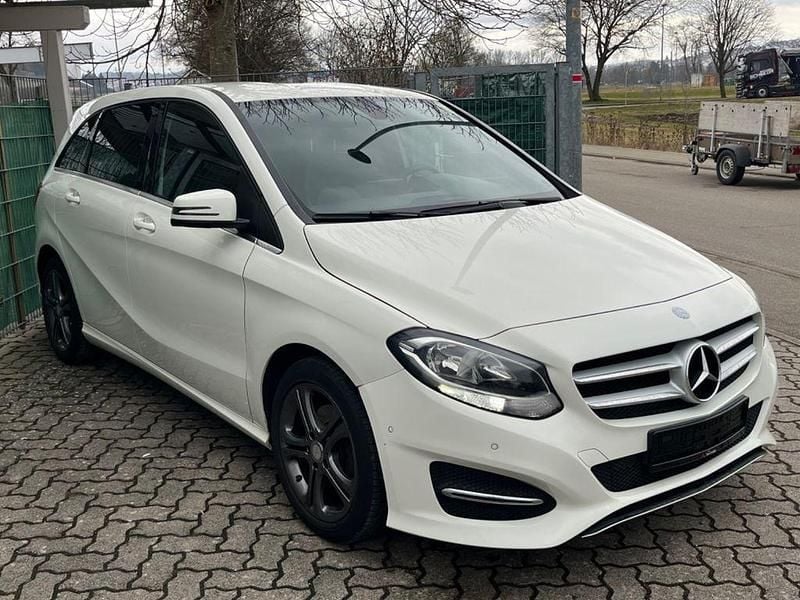 Gebraucht Mercedes B200 136 PS (100 kW) 2015 Weiß Van / Kleinbus