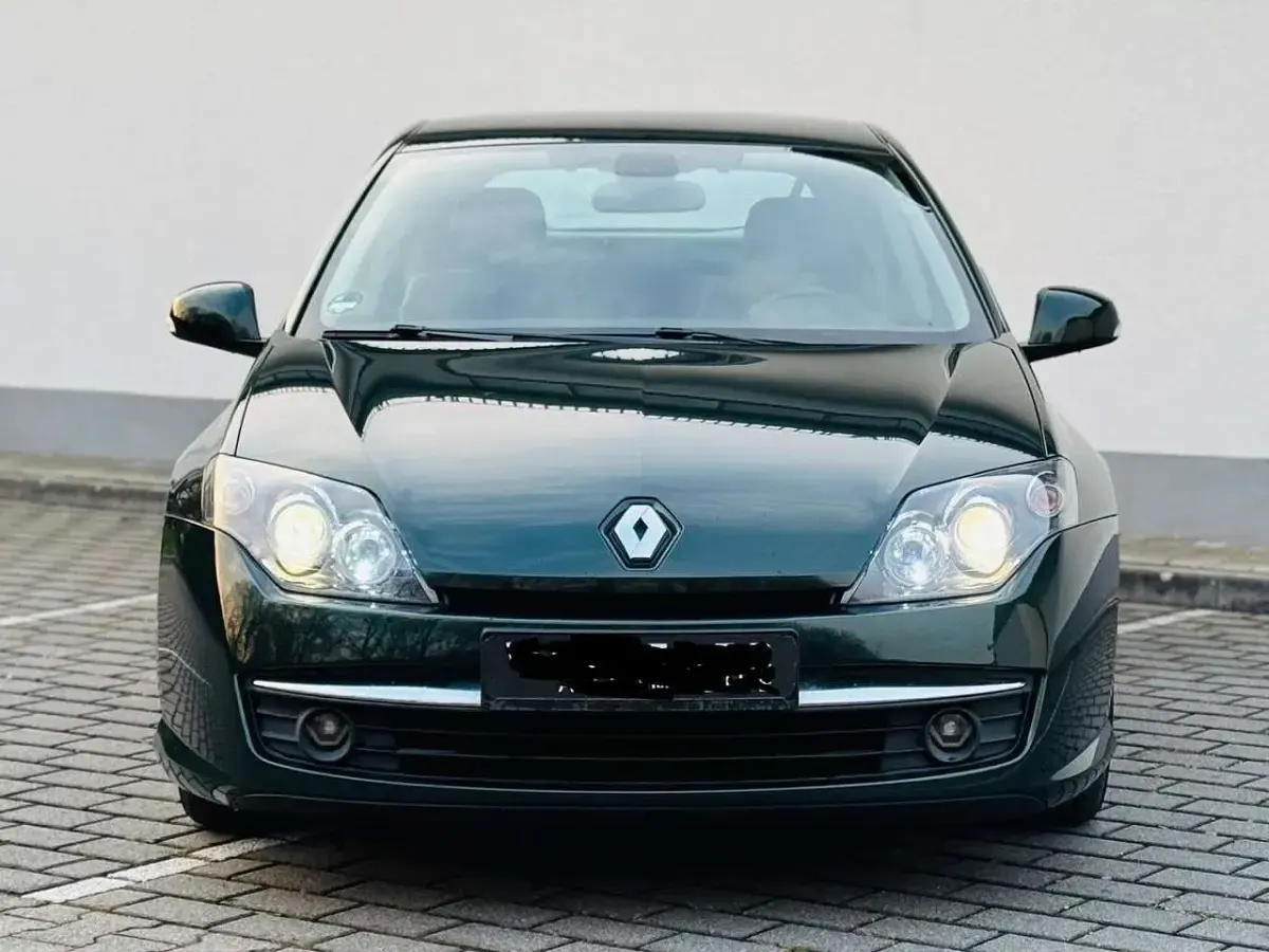 Gebraucht Renault Laguna III Dynamique 170 PS (125 kW) 2008 Grün "vetivier" Kleinwagen