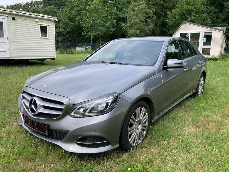Grau Gebraucht 2013 Mercedes E300 Avantgarde Limousine | 12.870 € (Guter Preis) - Bild 1/4
