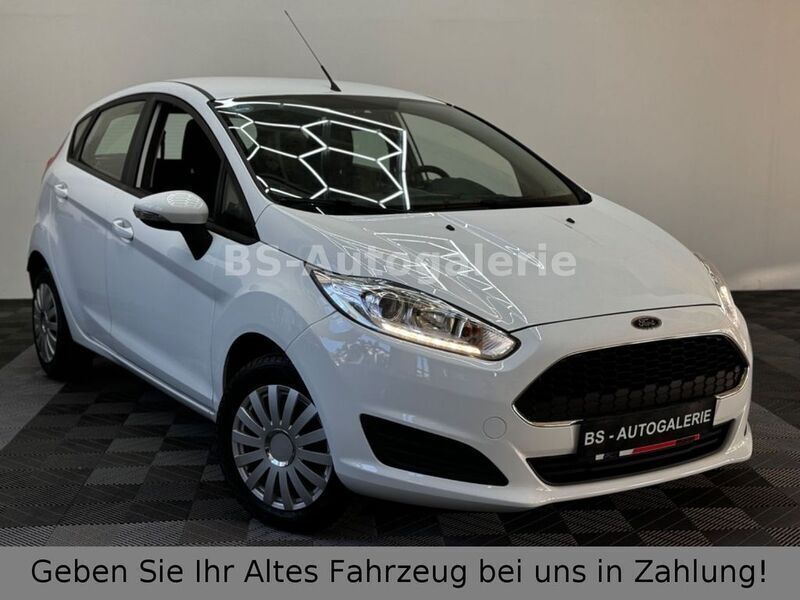 Weiß Gebraucht 2016 Ford Fiesta Trend Kleinwagen | 5.990 € (Guter Preis) - Bild 1/4