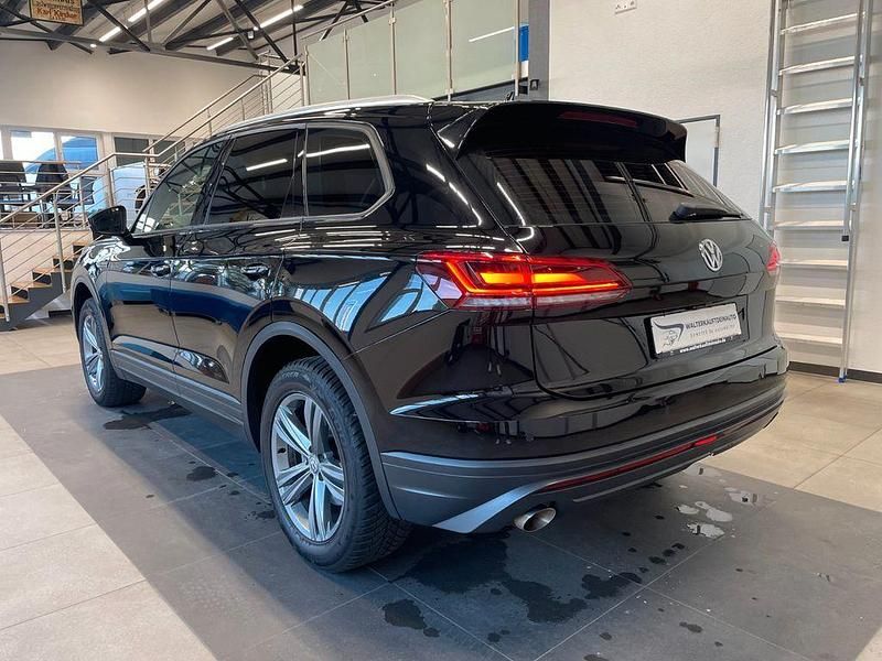 Gebraucht VW Touareg Basis 231 PS (169 kW) 2019 Schwarz SUV