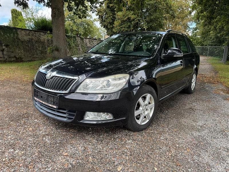 Schwarz Gebraucht 2009 Skoda Octavia Ambiente Kombi | 1.999 € (Superpreis) - Bild 1/4