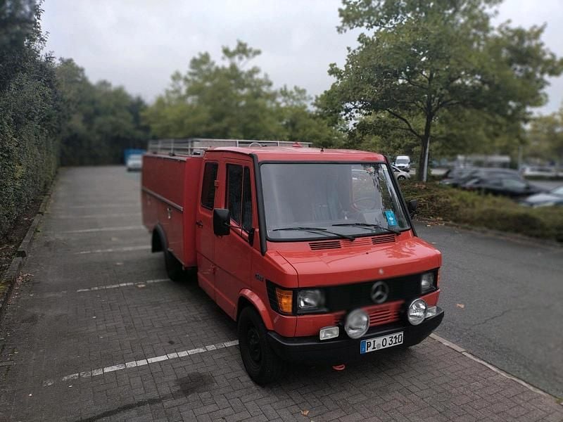 Rot Gebraucht 1993 Mercedes T1 Van | 22.000 € - Bild 1/4