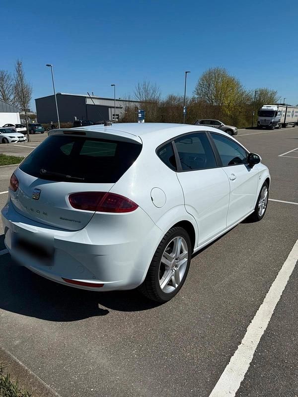 Gebraucht Seat Leon 105 PS (77 kW) 2012 Weiß Kleinwagen