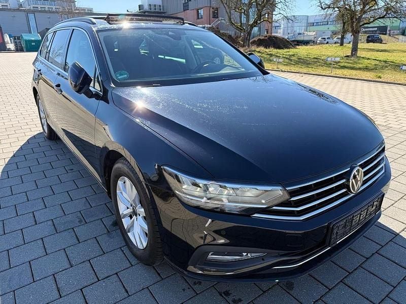 Gebraucht VW Passat 122 PS (89 kW) 2022 Schwarz Kombi