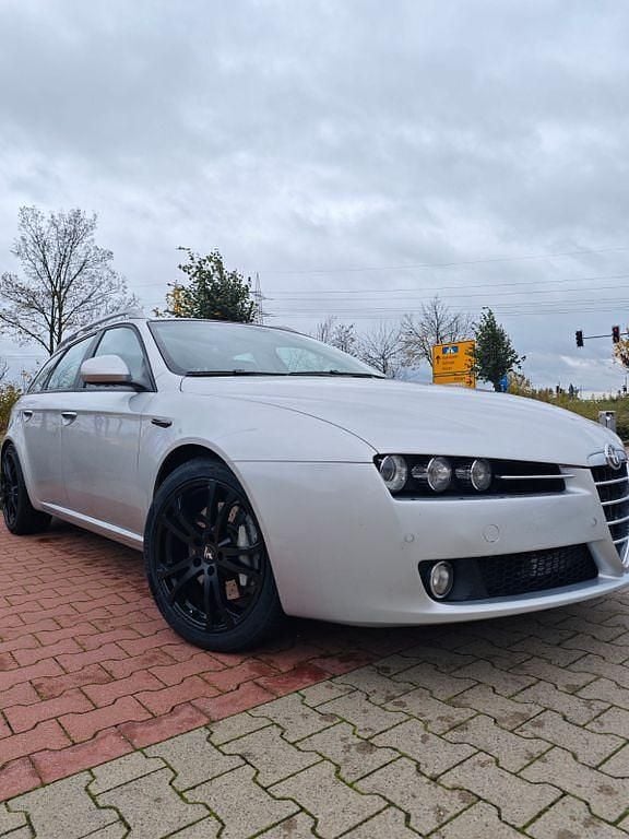 Grau Gebraucht 2007 Alfa Romeo 159 Kombi | 14.060 € - Bild 1/4